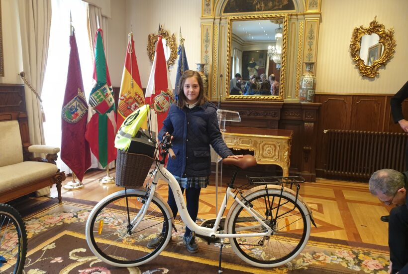 file 6 1 &bull; Participamos en el concurso de dibujo de educación vial "Vive con seguridad" y conseguimos un primer premio
