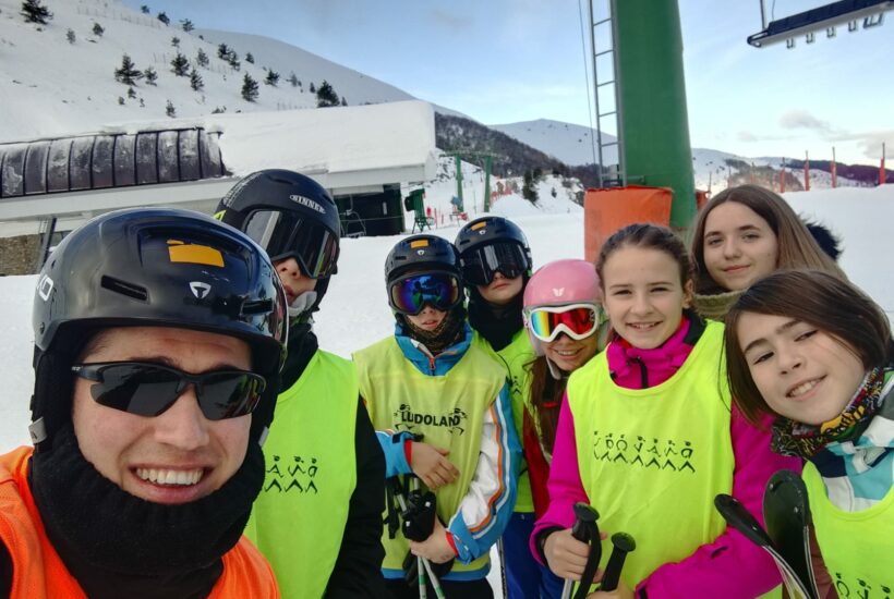file 96 1 &bull; ESO disfruta de un día de esquí en Valdezcaray